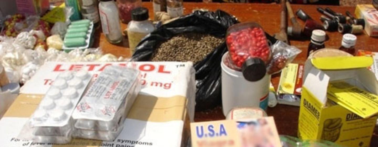 داروهای تقلبی در بازاری در اواگادوگو، بورکینافاسو. 